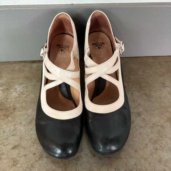 John Fluevog Bellevues Pearl Heart Criss Cross Mary Jane’s Size 10
